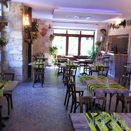 Hotel De L'Abbaye Saint-Amand-de-Coly エクステリア 写真