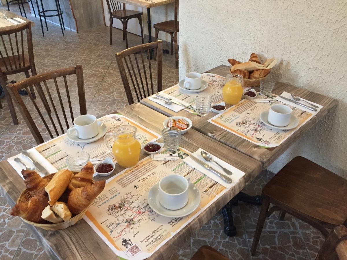 Hotel De L'Abbaye Saint-Amand-de-Coly エクステリア 写真