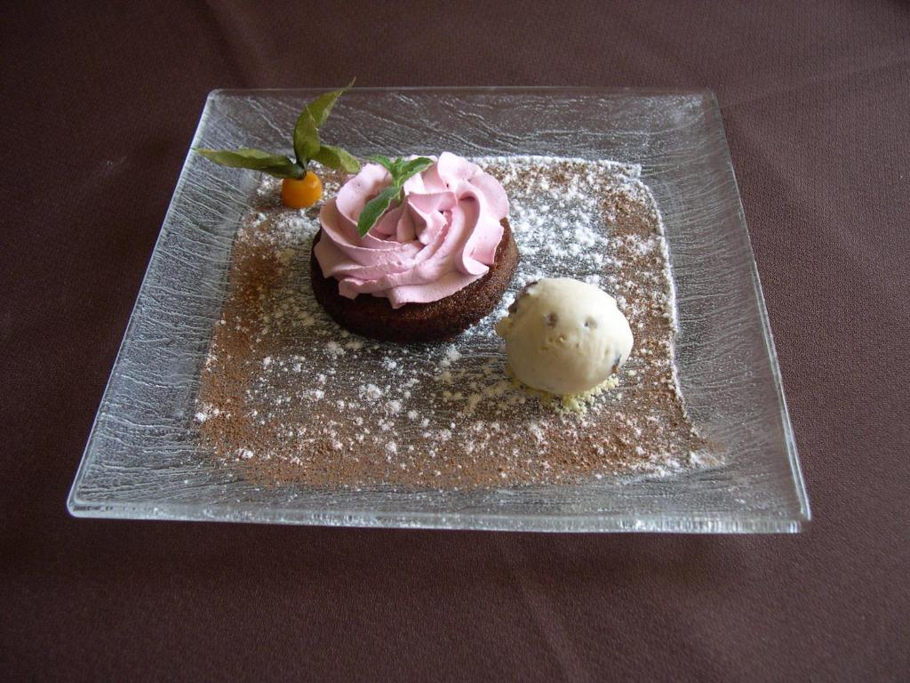 Hotel De L'Abbaye Saint-Amand-de-Coly エクステリア 写真